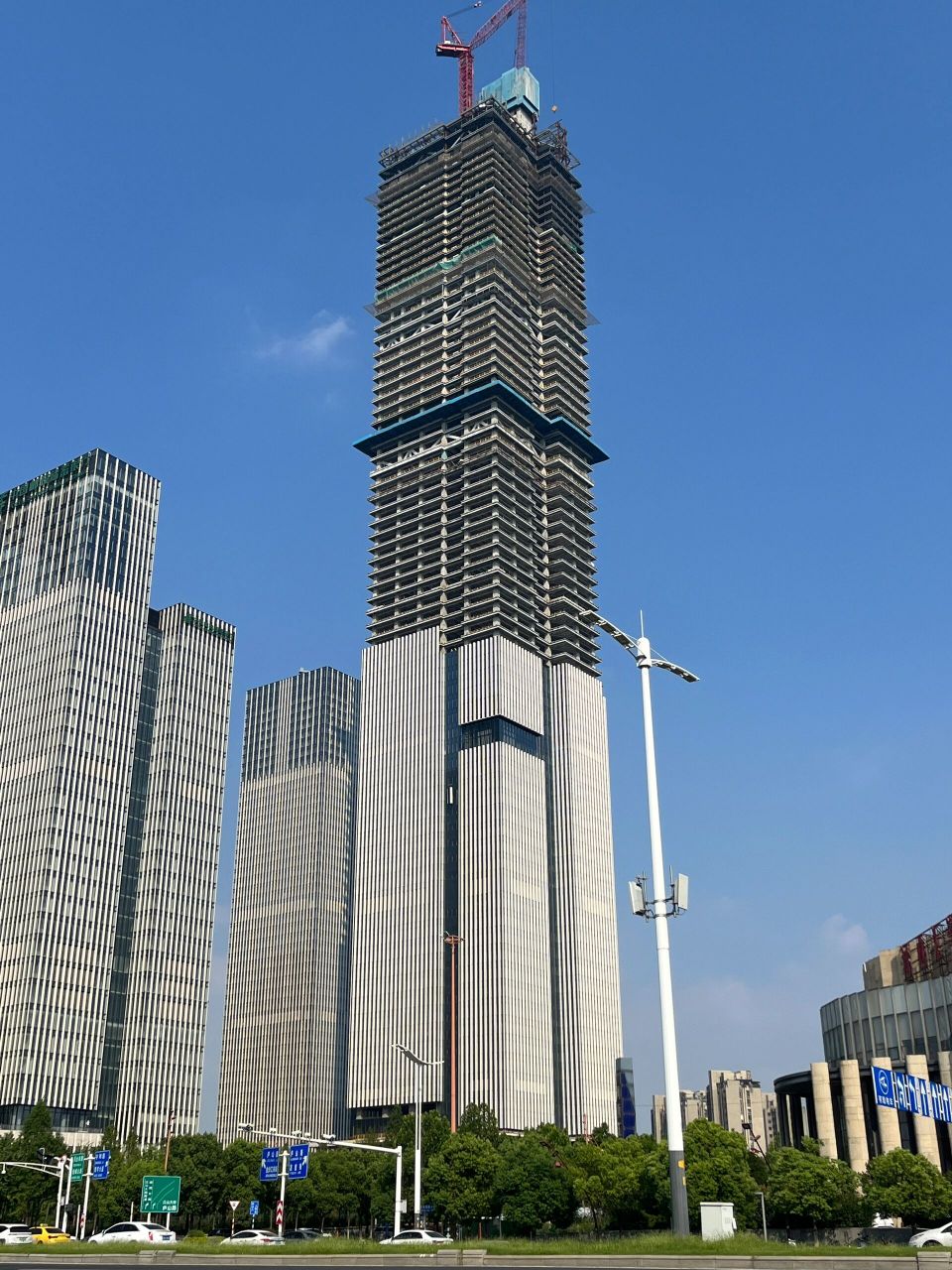 完工在即,南京河西金融城二期即将完工 工期从300天缩短至220天.