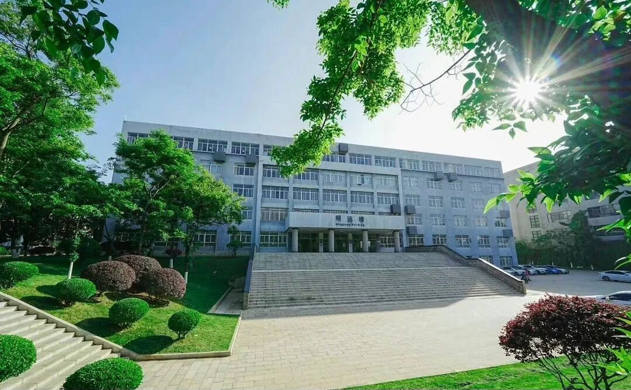 云南工商学院宿舍楼图片