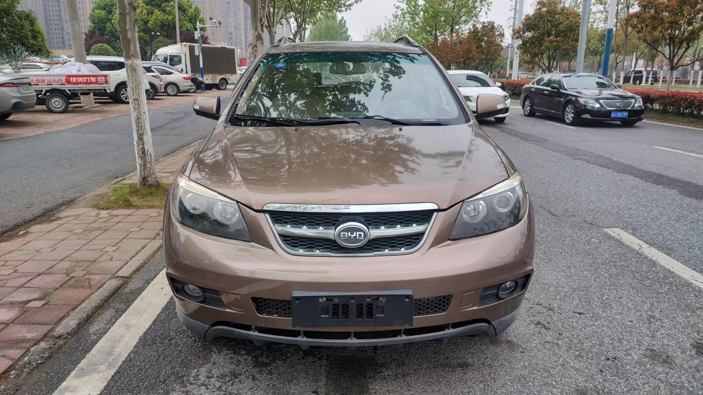 12年自动挡比亚迪s6,公里数9万,三菱2.