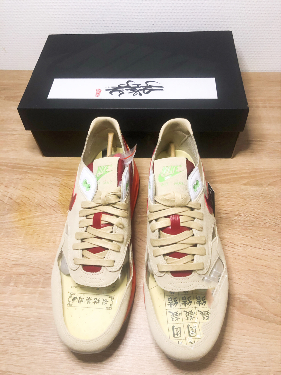 nike凝结集团"穴位"鞋 中华"养生"鞋,鞋底自带穴位图 半透明材质还有