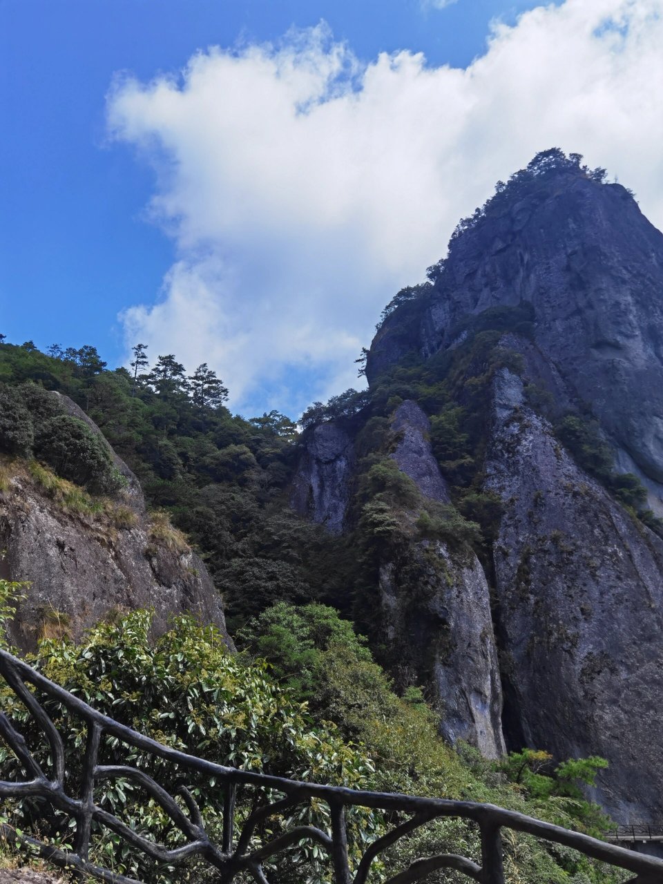 佛子山 天蓝蓝的,山上没有很热.人不多,非常美的佛子山!