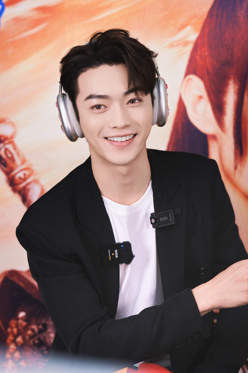 许凯新浪扫楼# xk#许凯东伯雪鹰喊你来许愿#  今日份靓仔上线,我们家