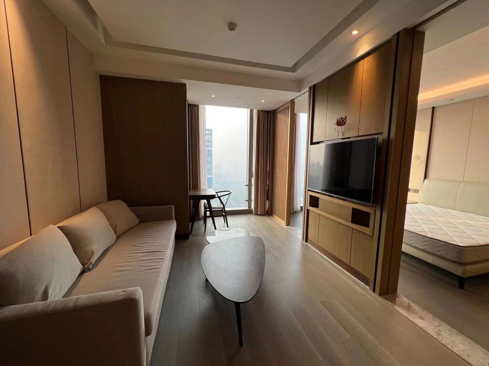 郑州天花板 丽汀公寓 郑州最贵的公寓 精装修 拎包入住 位于正弘城楼