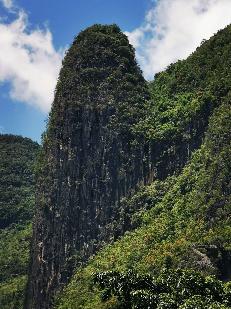 拥有绿宝石的大小井风景区 罗甸大小井风景区,是分为大井寨和小井寨两
