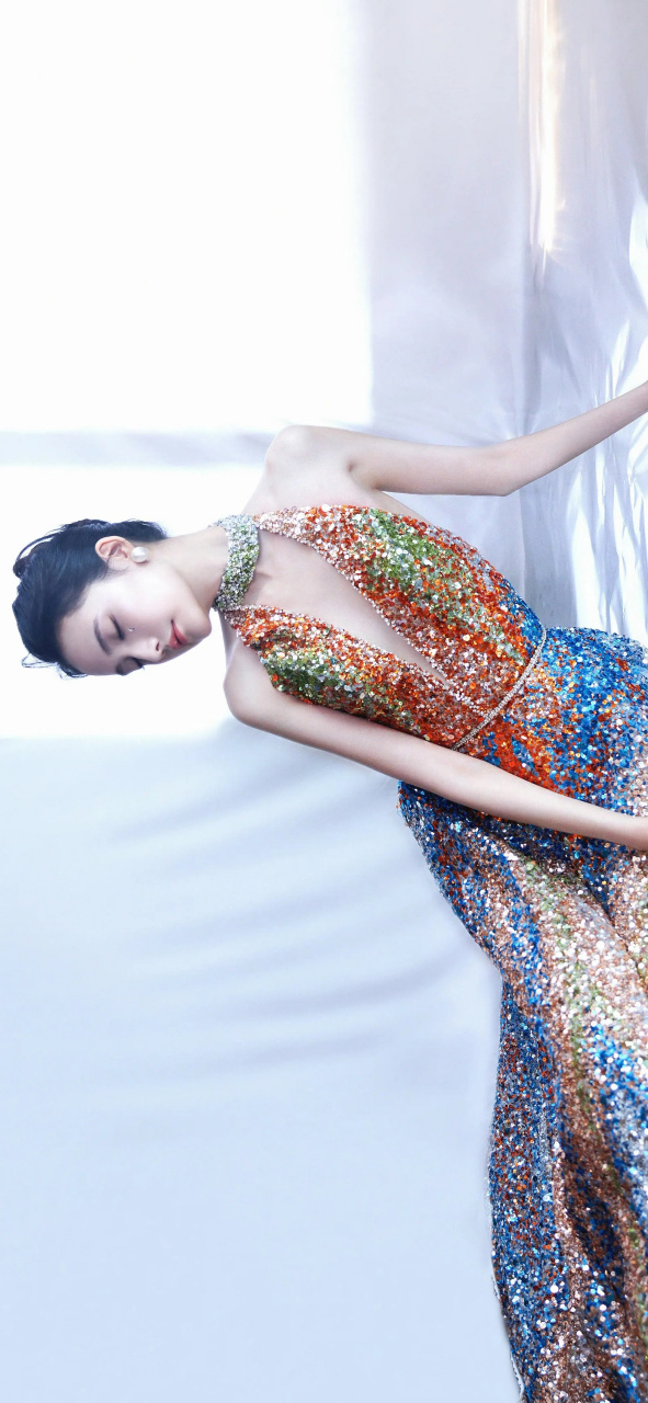 加奈那美背养眼写真壁纸