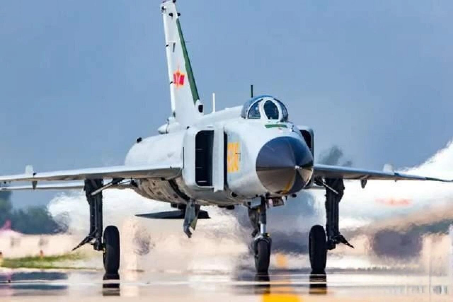 曾经的记忆,歼8战斗机 进入20年代中国空军总共还剩下2个歼-8战斗机旅