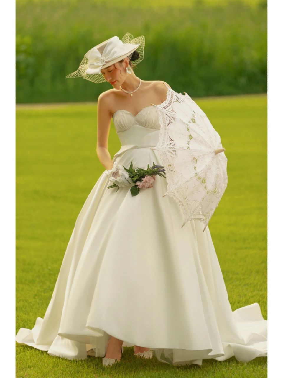 氛围感拿捏了,油画般的法式森系婚纱照 爱丽丝仙境般的婚纱照, 温暖又