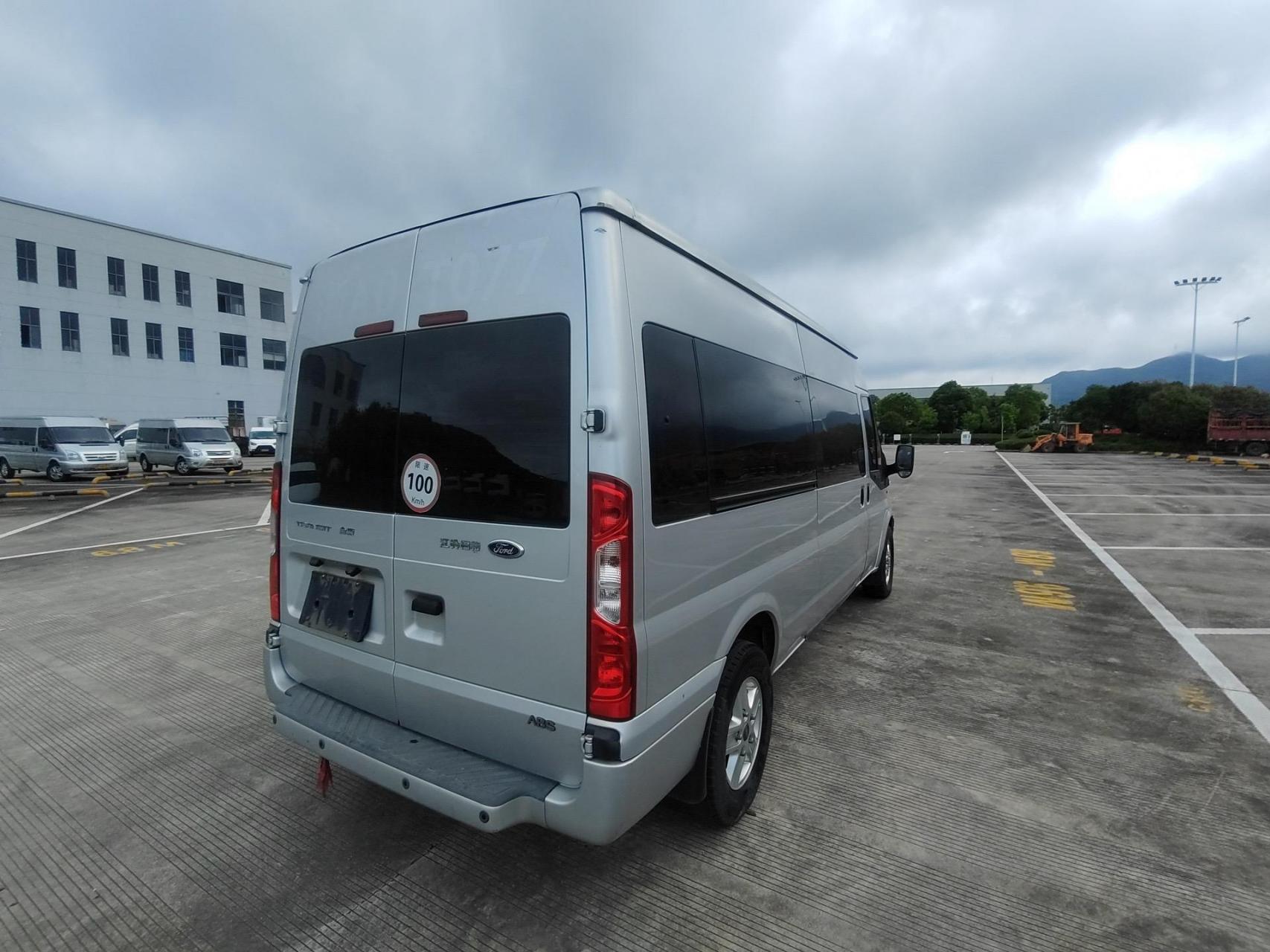 2018年江铃全顺新世代15座客车,搭载路虎品牌的2.