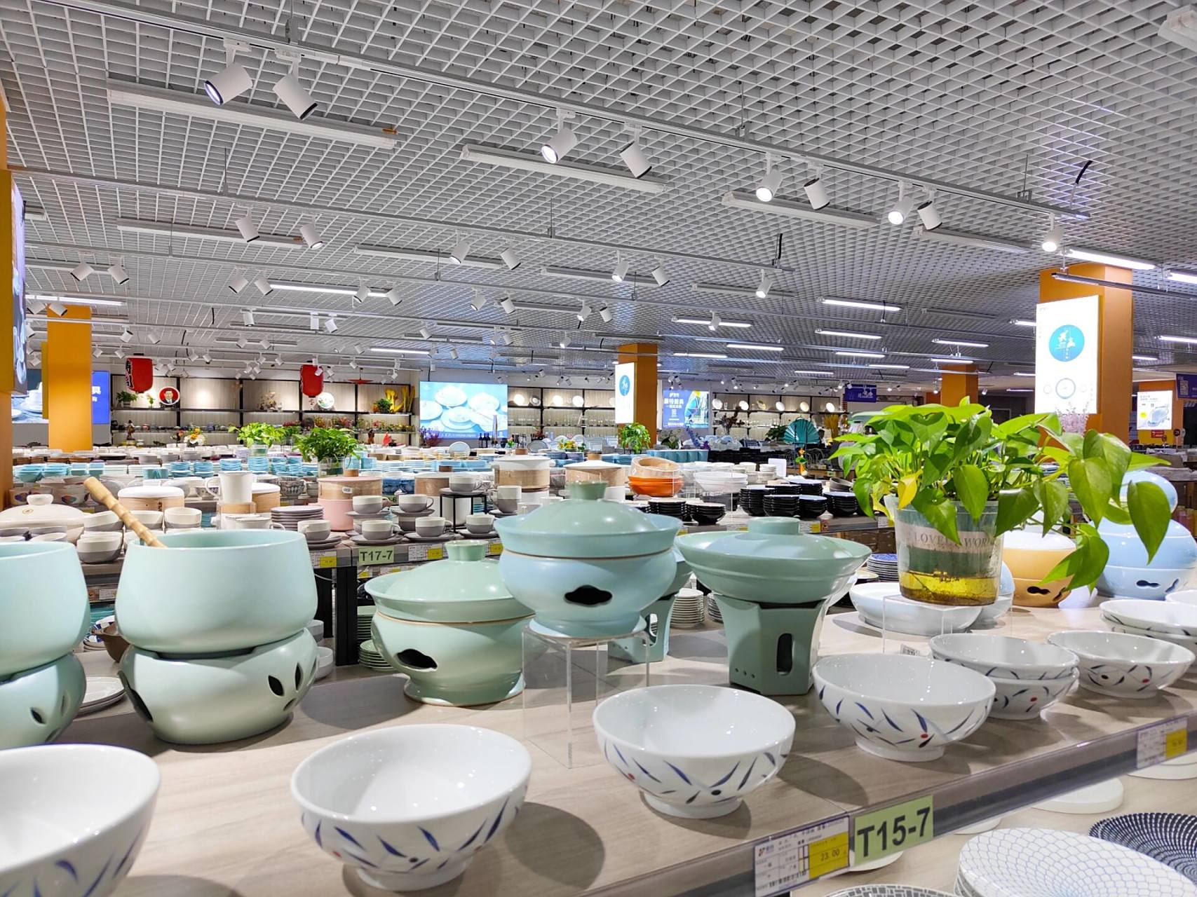 北京餐具9315批发市场 地点:地铁01肖村站b口好多家居用品,好好