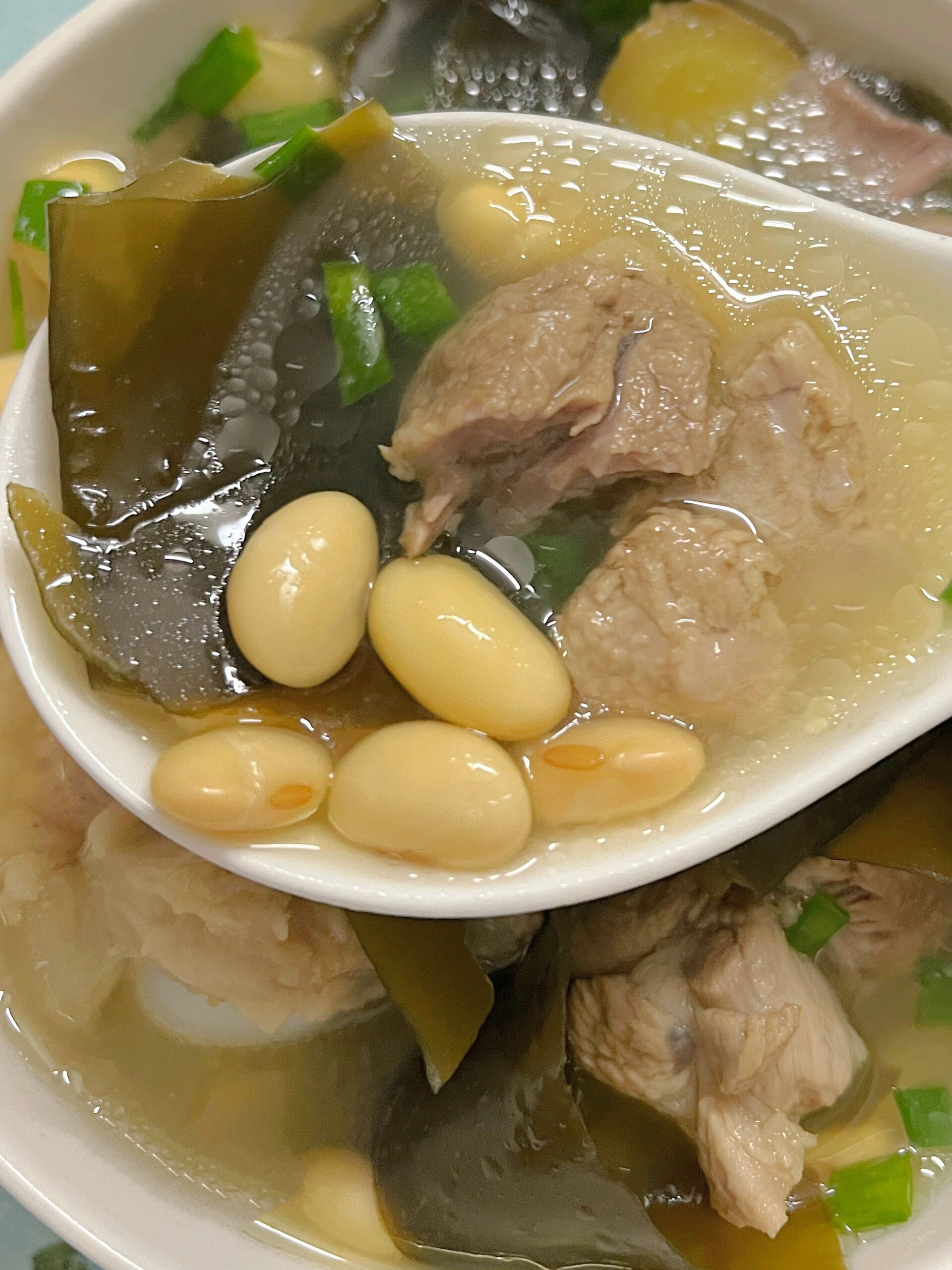 我妈夏天经常做的海带黄豆猪骨汤!营养美味