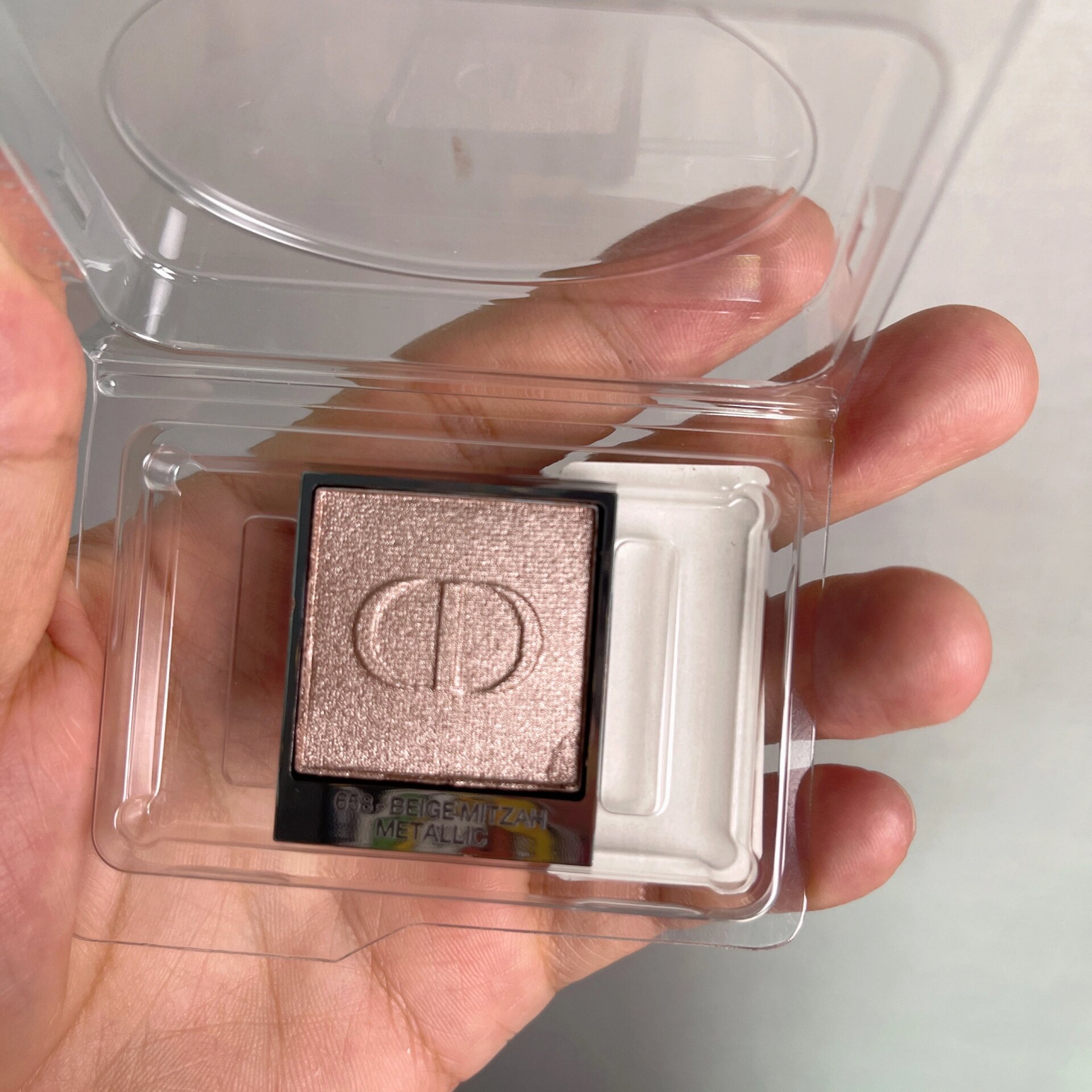 dior 迪奥单色眼影到货四个颜色 迪奥单色眼影到货啦,简装!02价!