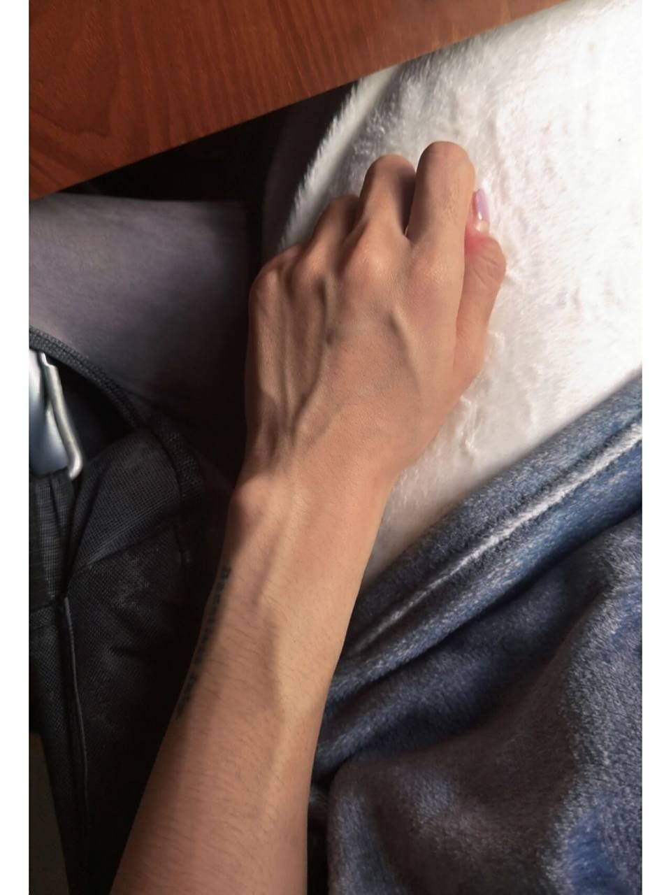 多做力量就能get一双青筋暴起的手 正在看视频课一回头,嚯!