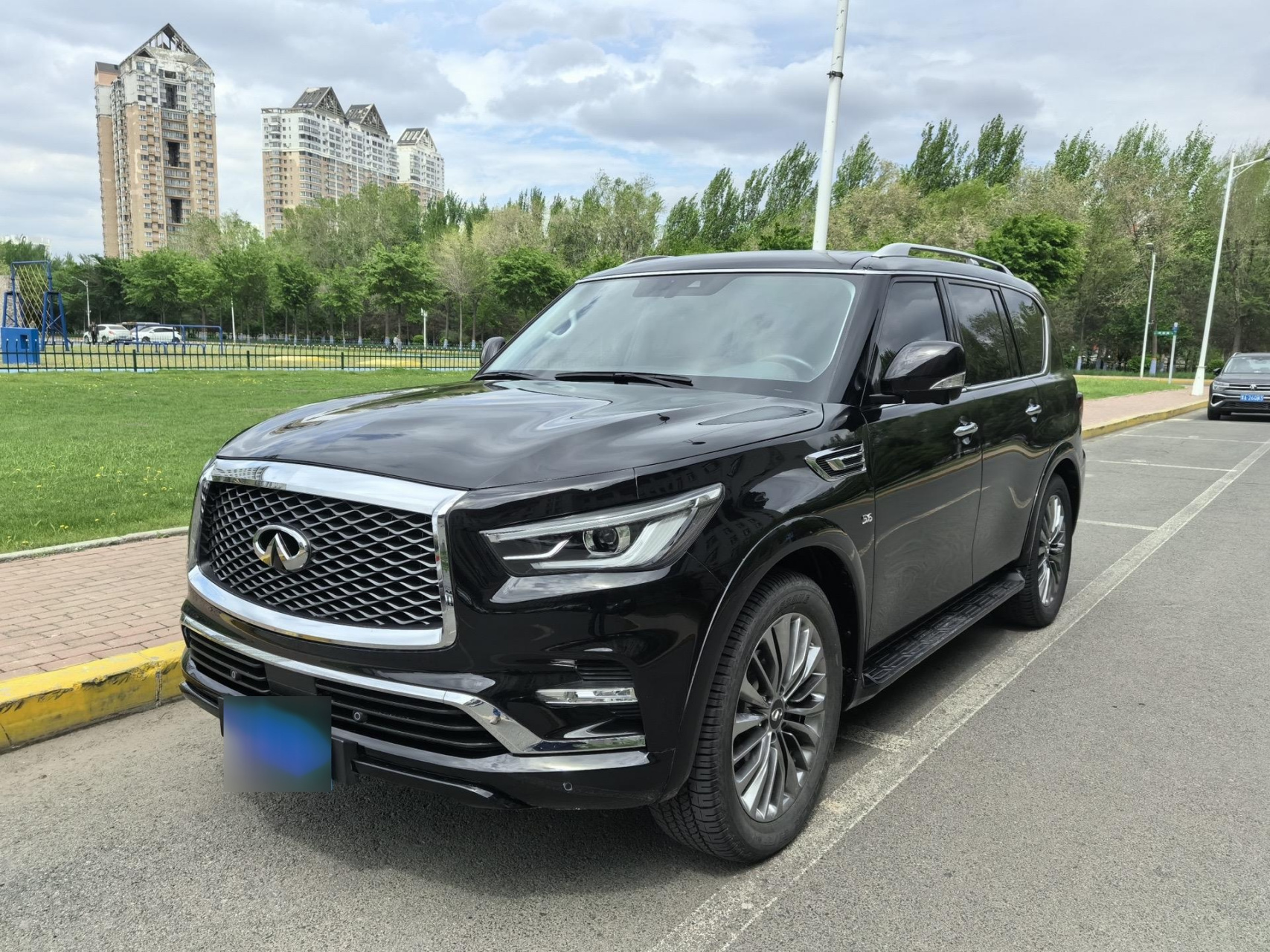 最新拿下19年8月英菲尼迪qx80 新车落地120多万.5.6排量.v8大自吸.