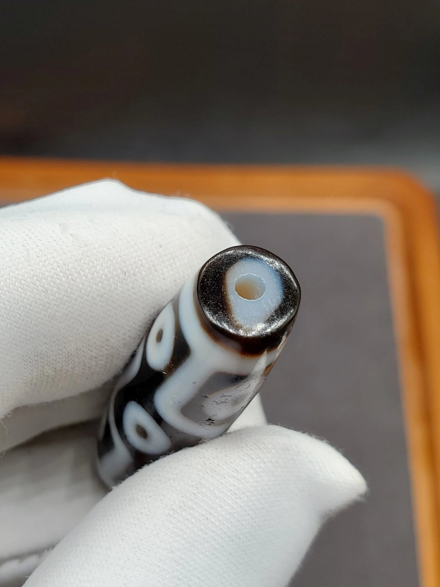 至纯极致黑白九眼老天珠 【福利秒杀】极品尺寸约12*39mm,至纯极致