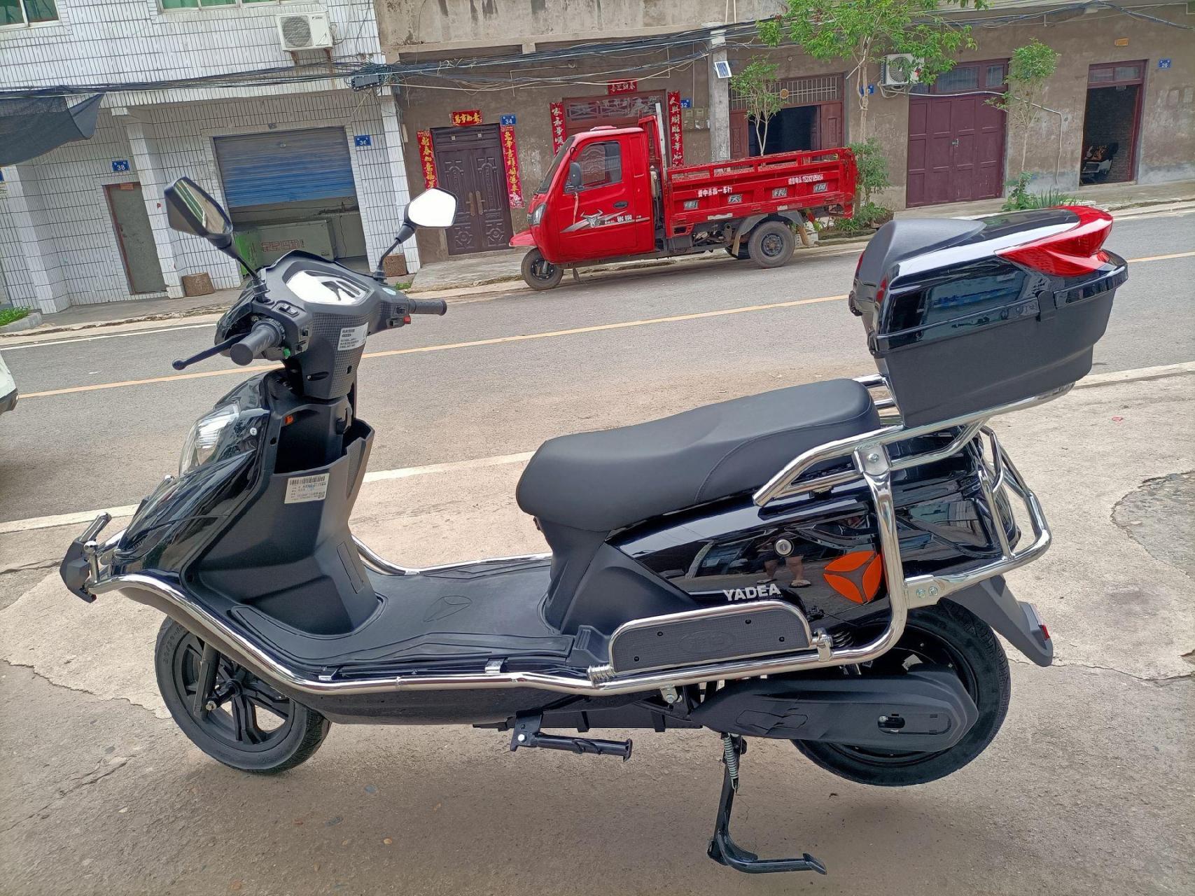 前后12寸轮毂对置缸碟刹,自带无线蓝牙音响,让您出行更有"趣"