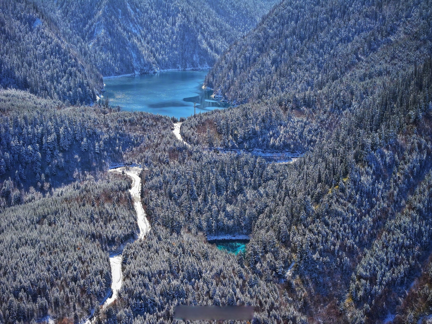 【九寨沟初冬雪后美景如画[心]】11月13日,四川阿坝,初冬时分,九寨沟