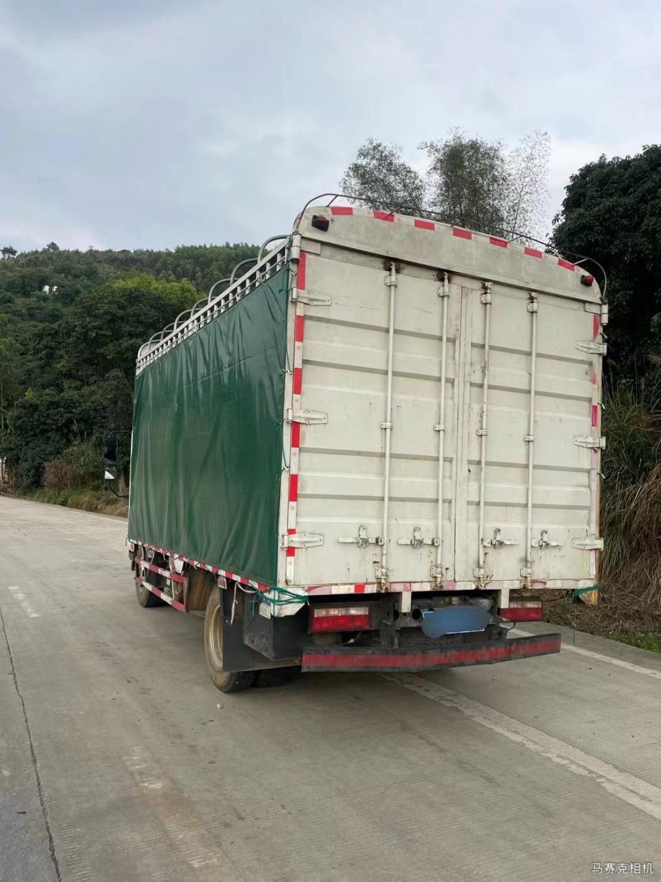 20年现代泓图4米2  宽2.4 高栏货车 6档 145马力