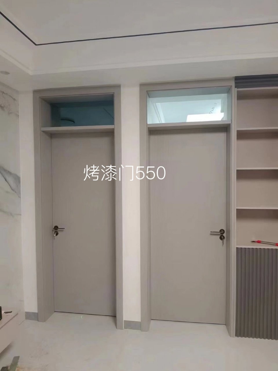 重庆木门 带亮窗的卧室门,安装效果满满
