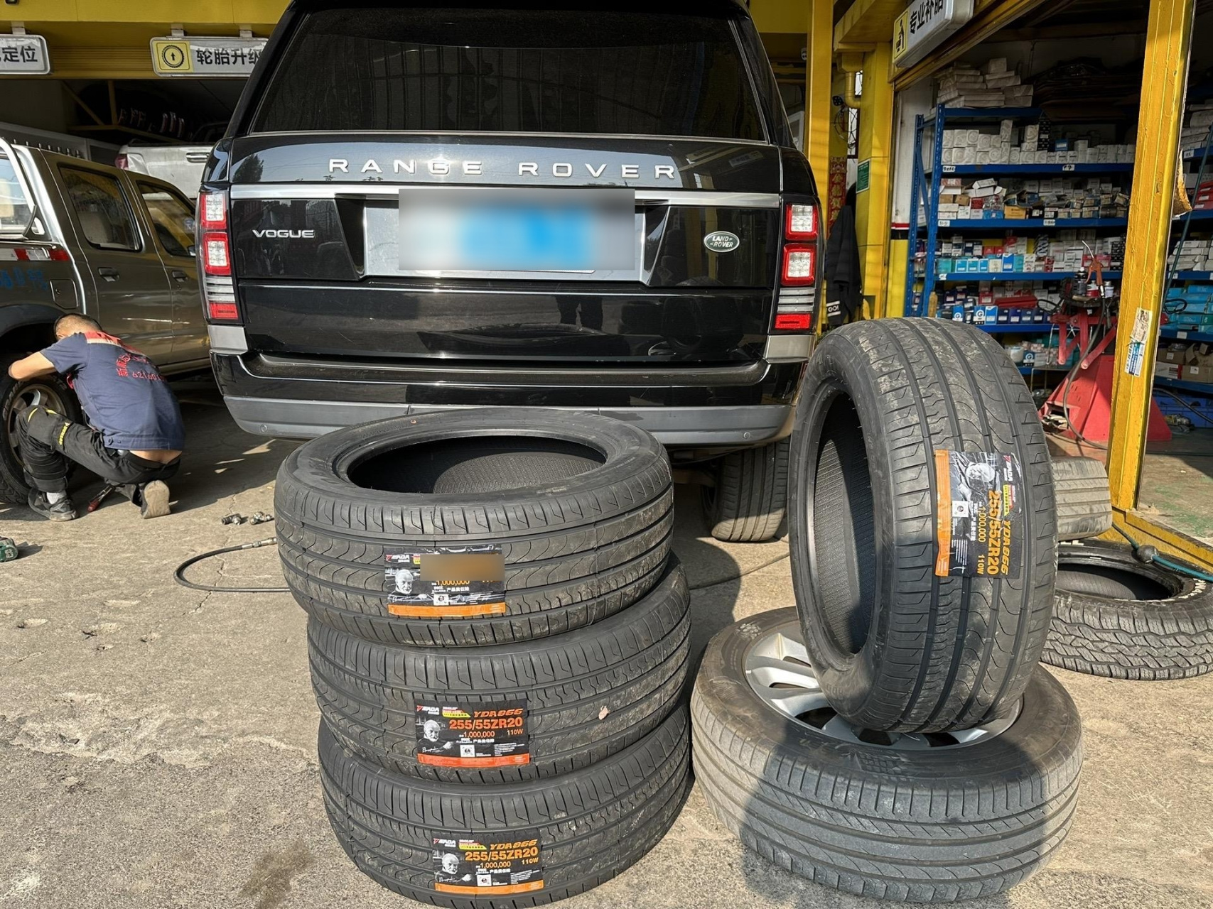 豪车配好胎 路虎揽胜配德国驿达9990 德国驿达255/55r20 4条装车