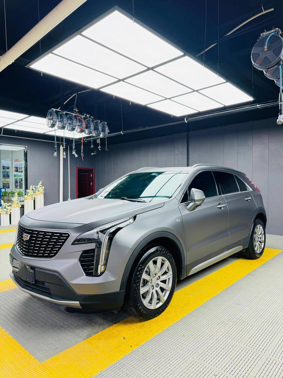 凯迪拉克xt4改色超亚amg山灰