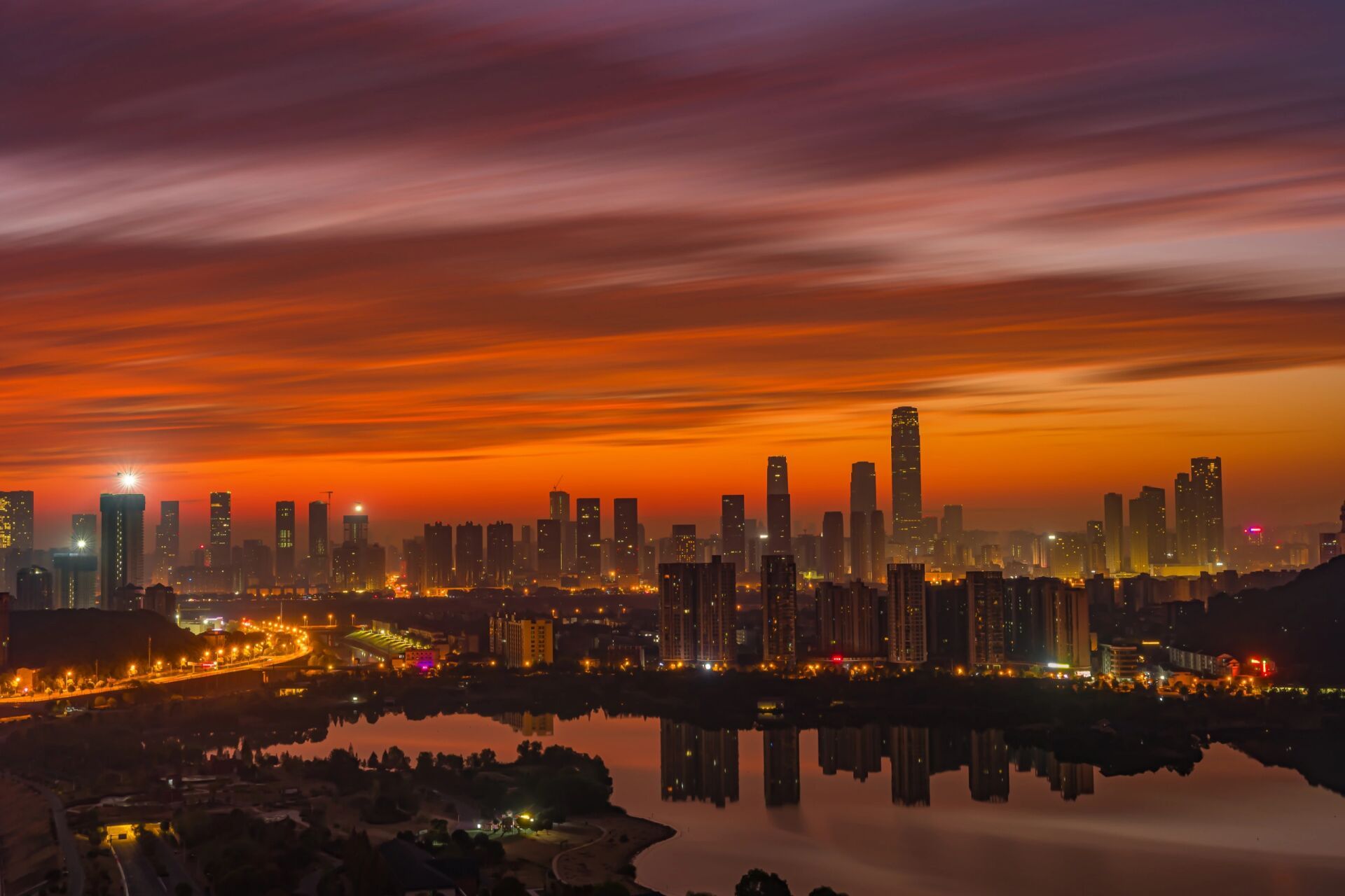 长沙的晚霞季来了吗 最近看其他城市都有大烧的朝霞晚霞,长沙今年似乎