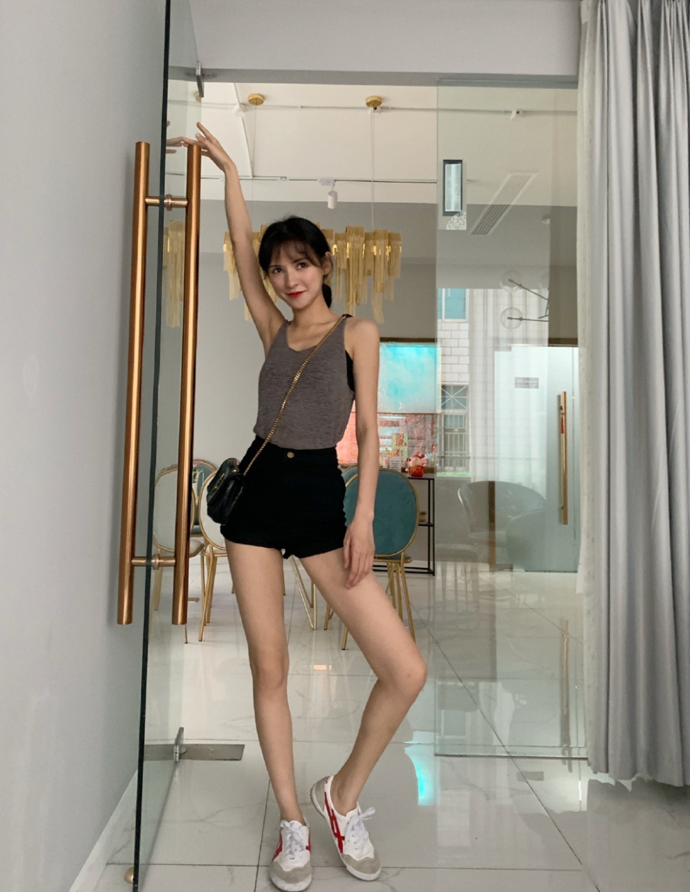 张予曦,简约清凉自拍.