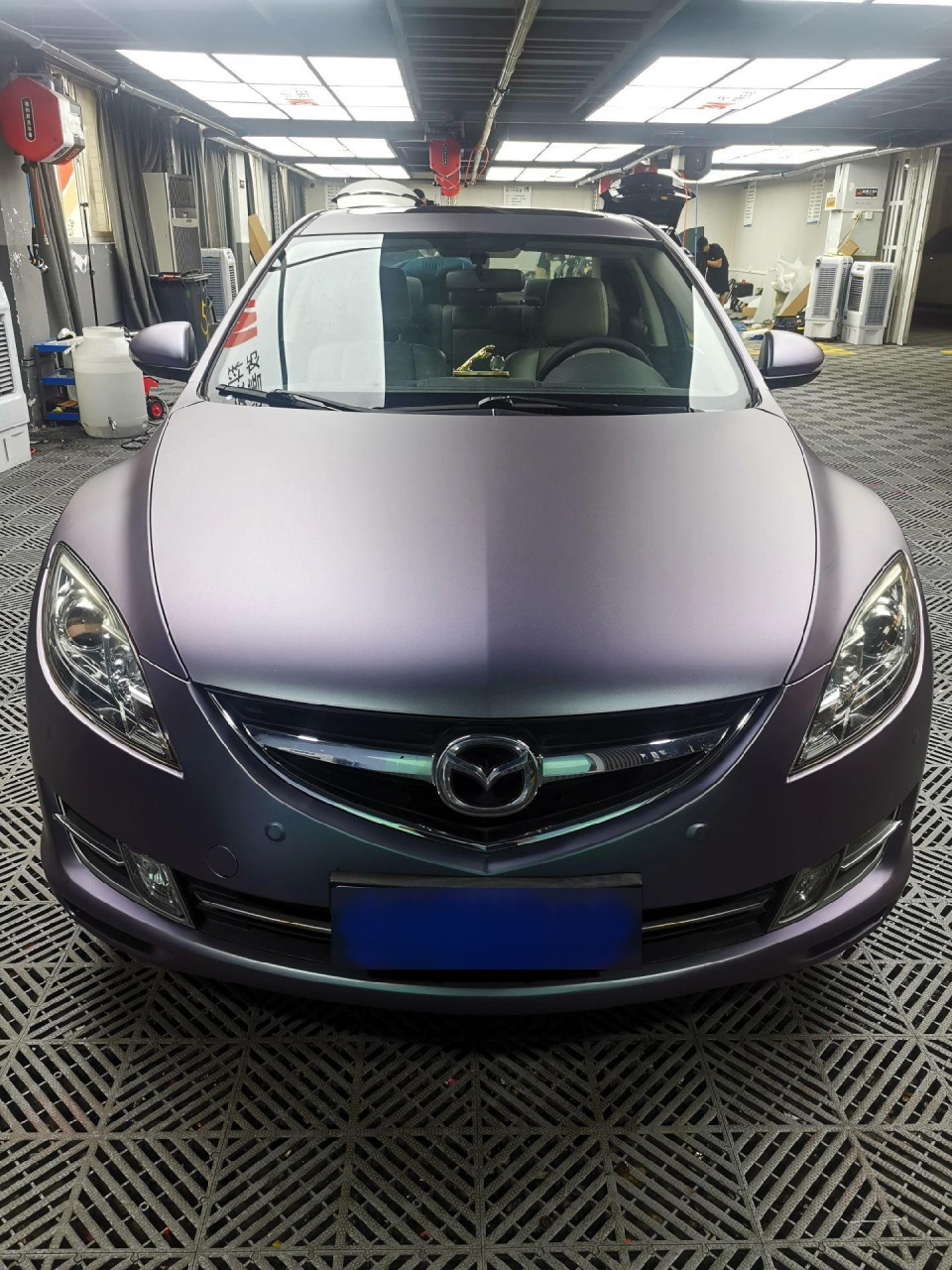 一代经典车型 马自达睿翼老车换新颜 卡普里灰紫车身改色贴膜