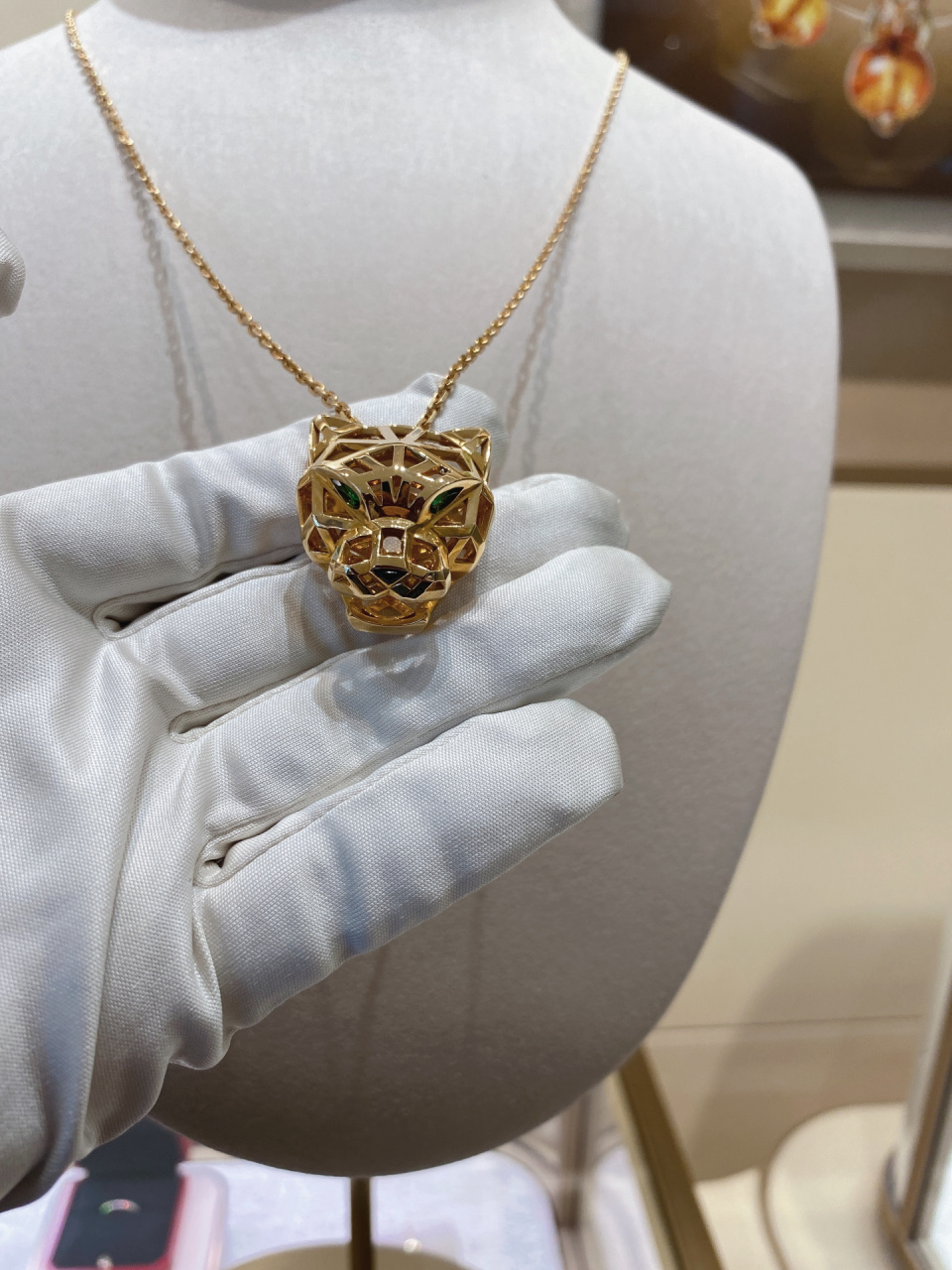 卡地亚猎豹项链 卡地亚豹子项链—"权利和皇室的象征"