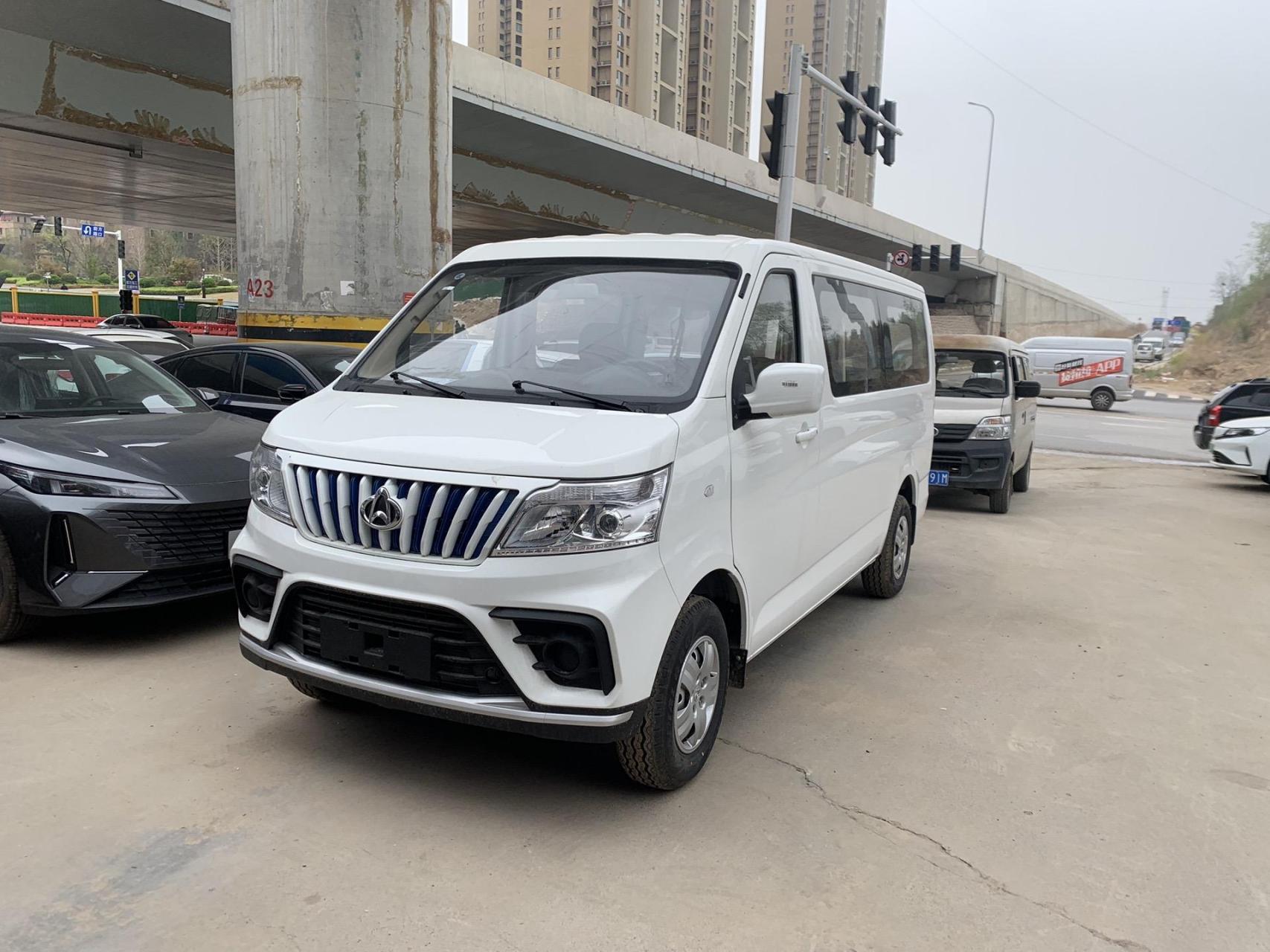 长安睿行m80,7座新能源多用途乘用车,总长4.8米,总宽1.69,总高1.96米.