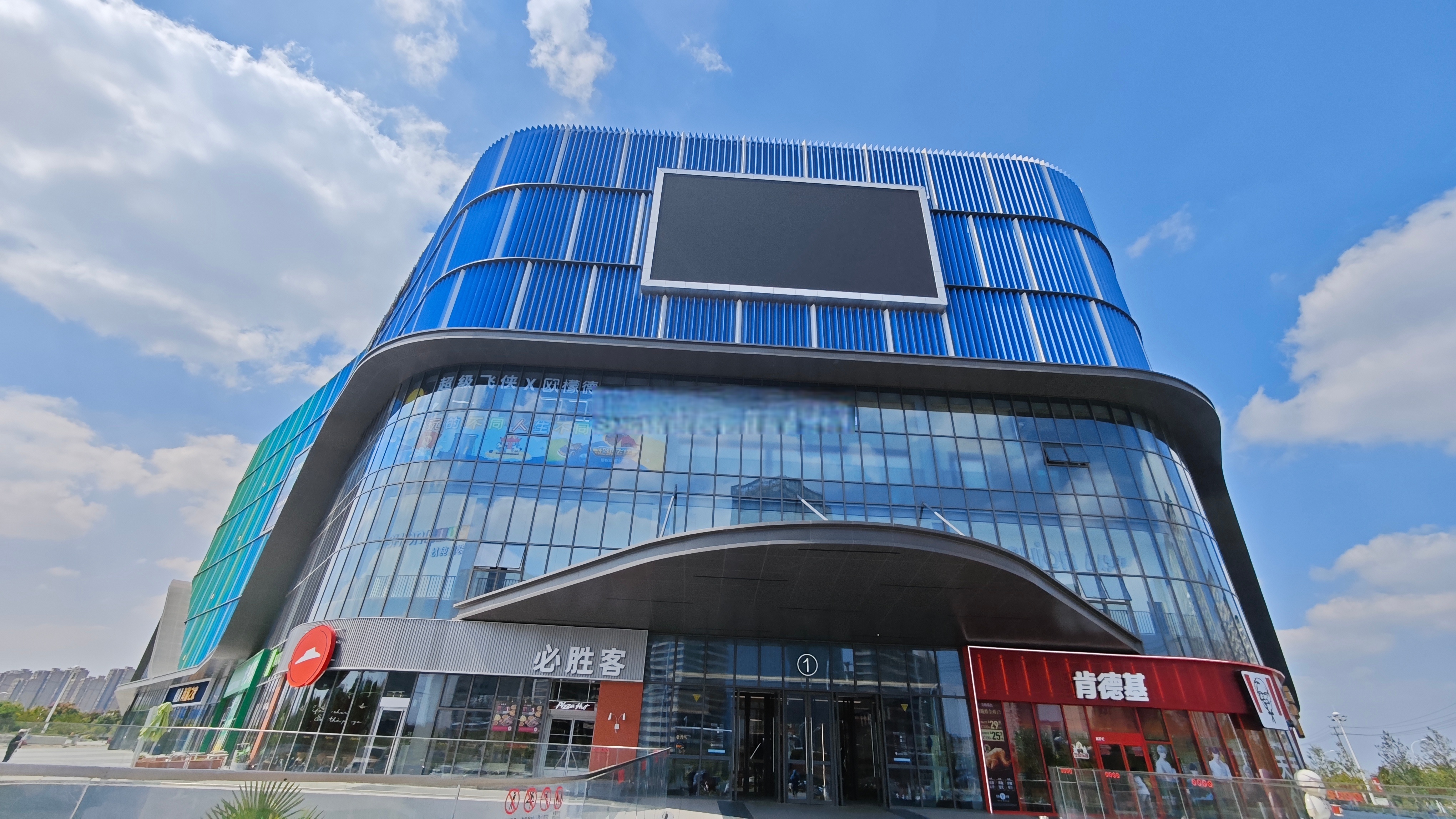 中午在和睦湖旁的伟星星悦广场吃了个饭,星悦广场这