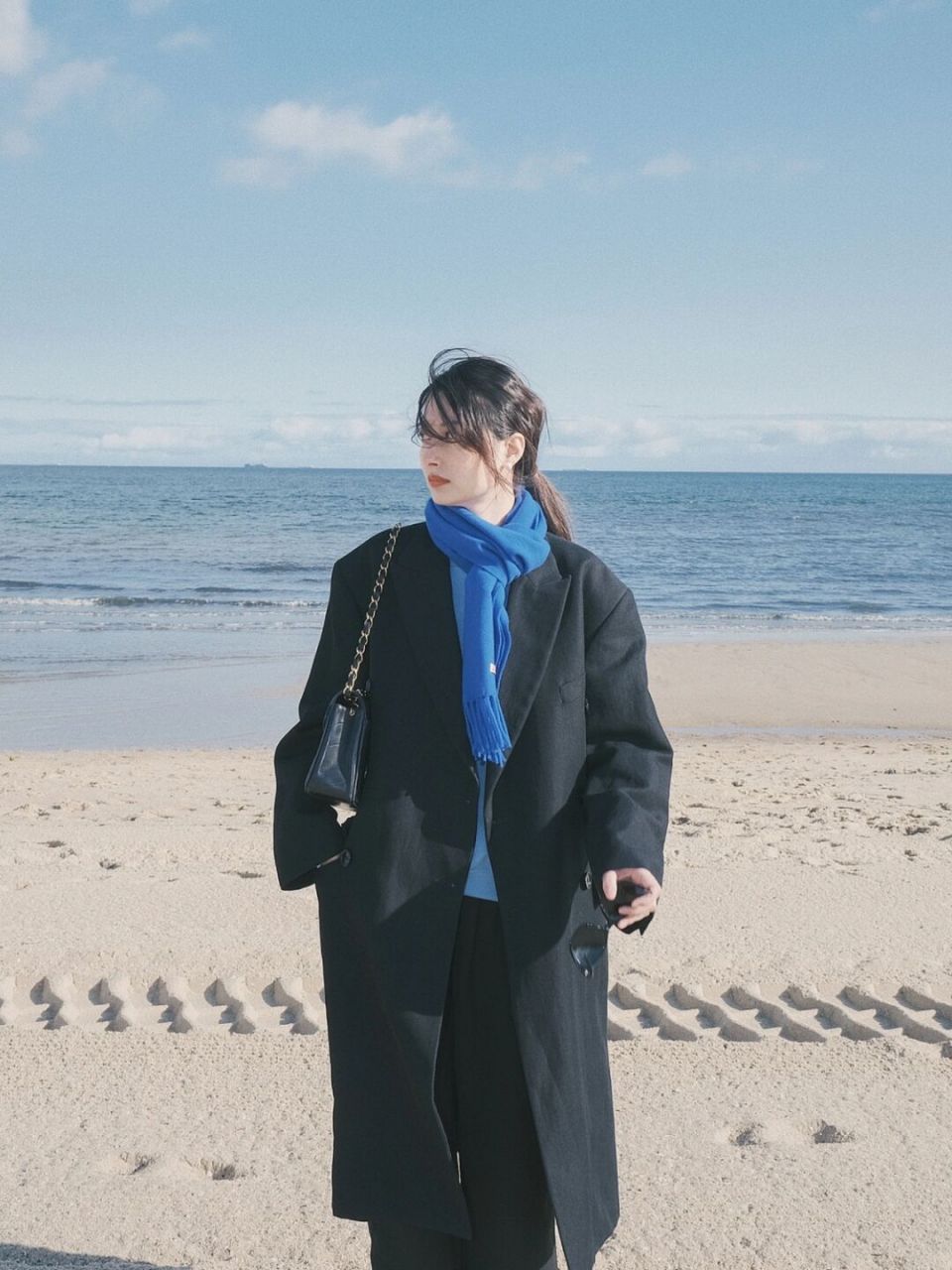 9515 卫衣:polo ralph lauren 围巾:acne studios 裤子:sezane