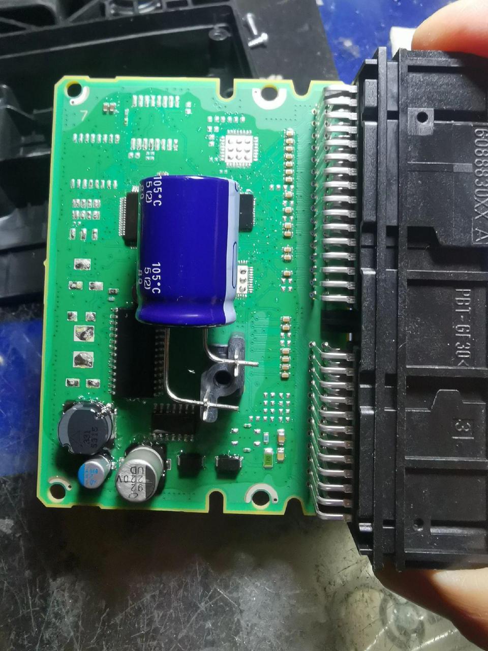 标致408气囊电脑报ecu内部故障维修