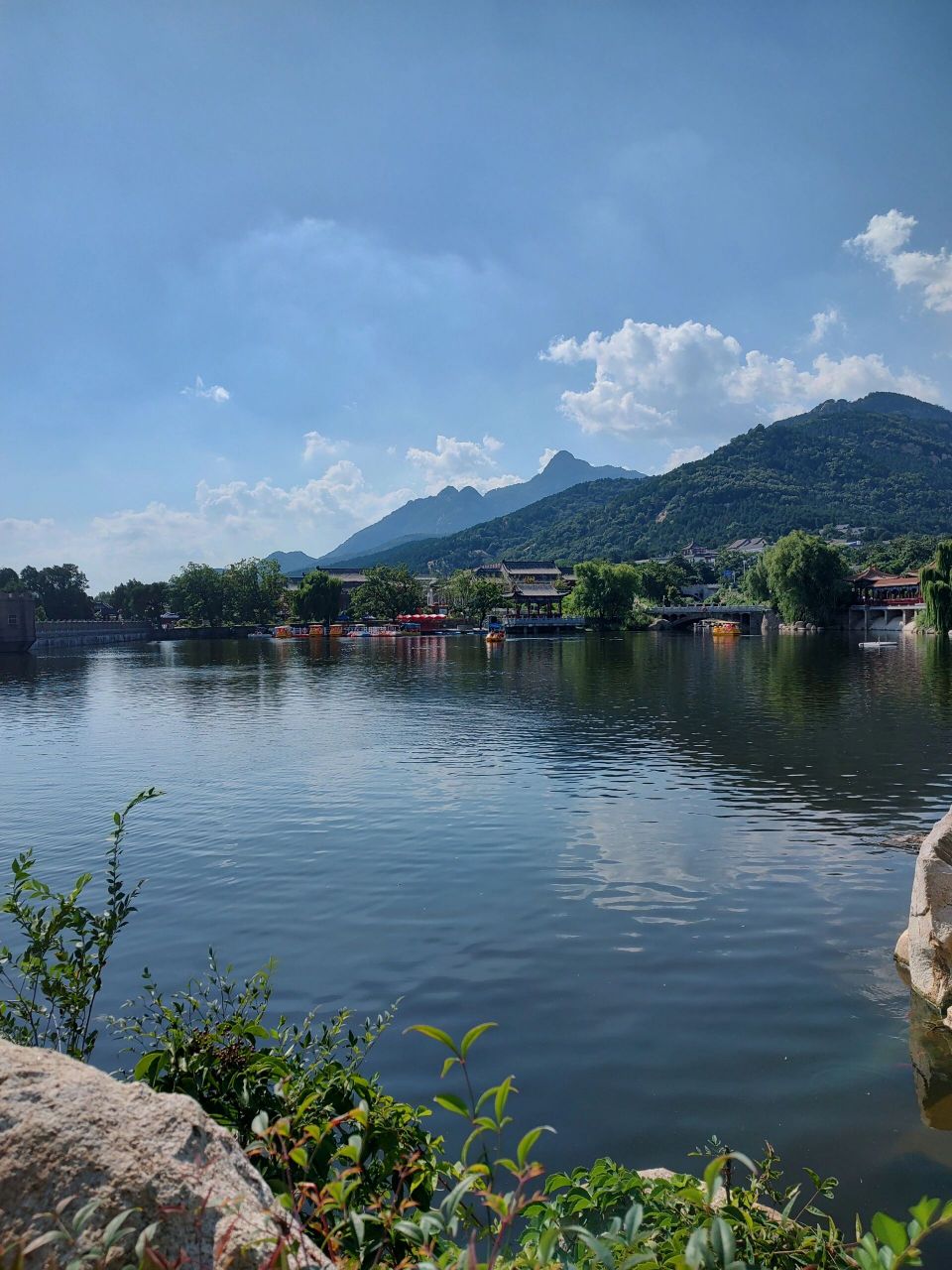 泰安三日游之三虎山公园王母池 接上文,我们一行人被迫开启了三日游