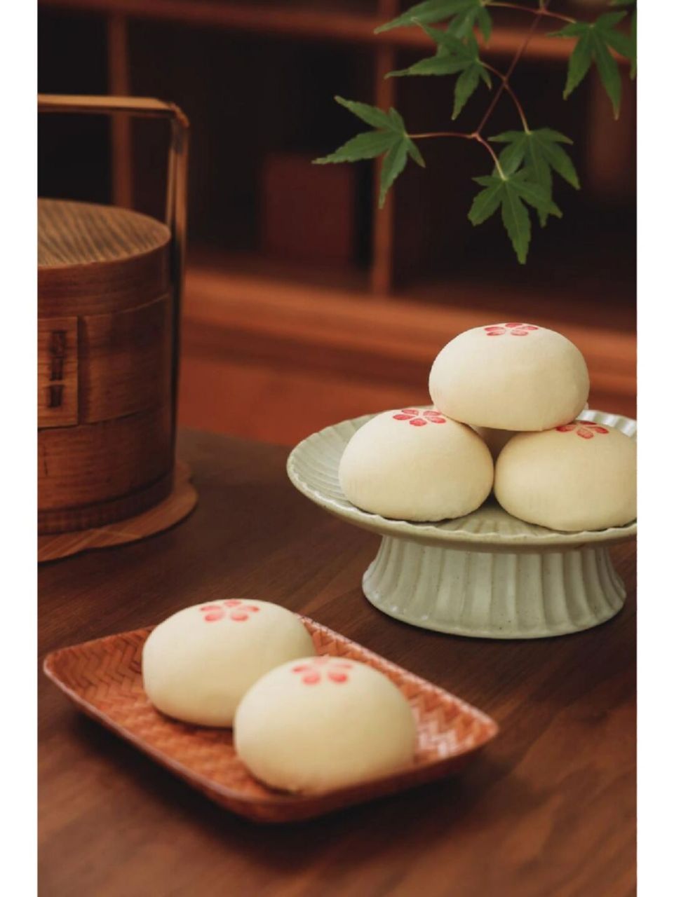 "点心,点之于心,相当于填心,即填填肚子之意.