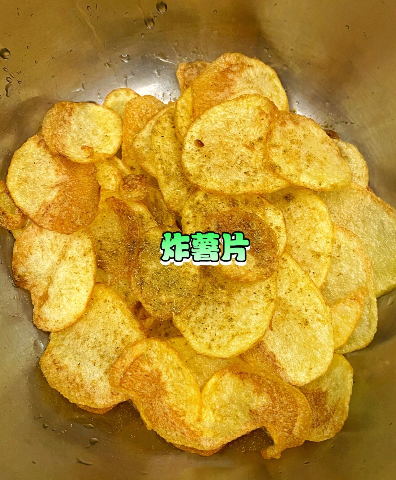 自己又去试了炸薯片,味道真是不错真的很爱 食材:三个土豆 做法:1将