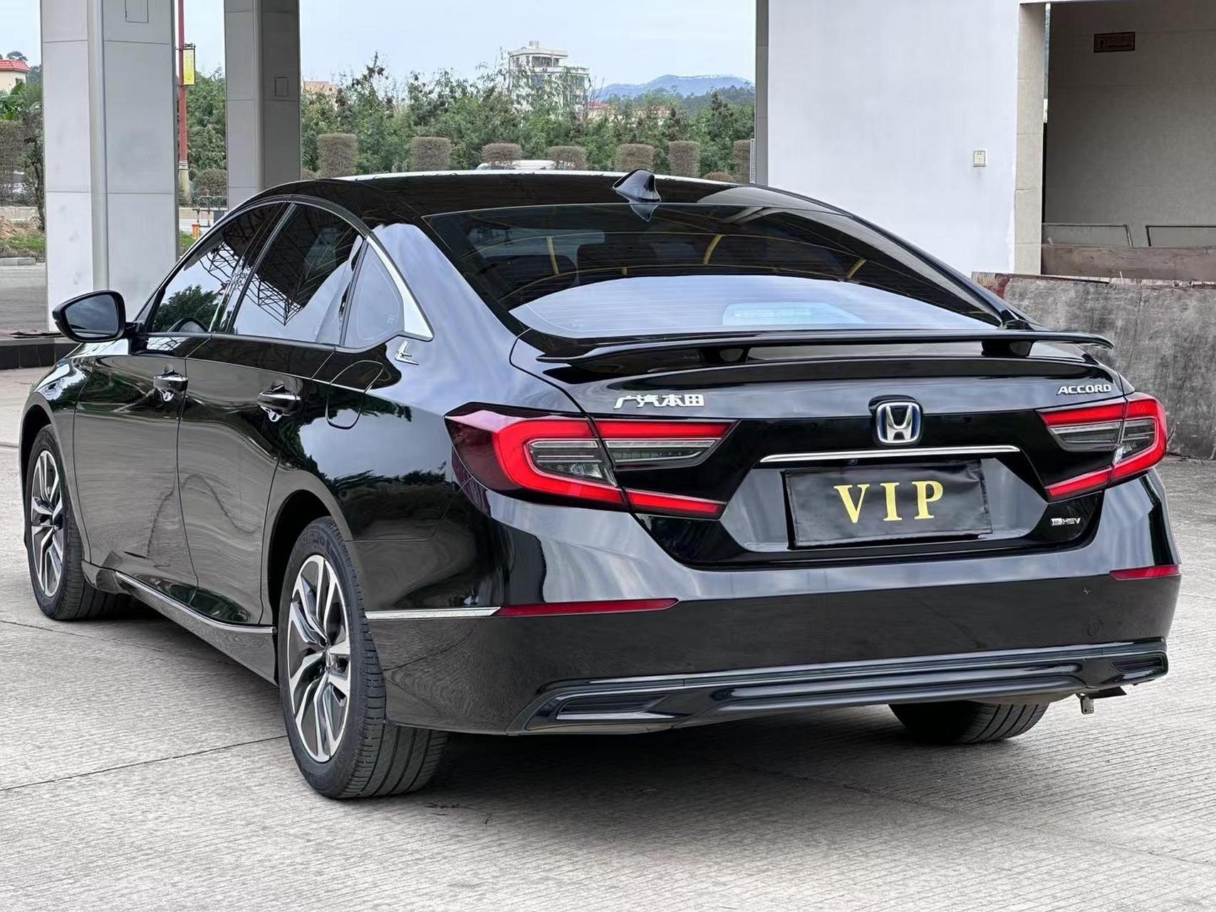 0l油电混合 锐领版,美女一手自用车,行驶5万公里,整车成色极佳,内饰