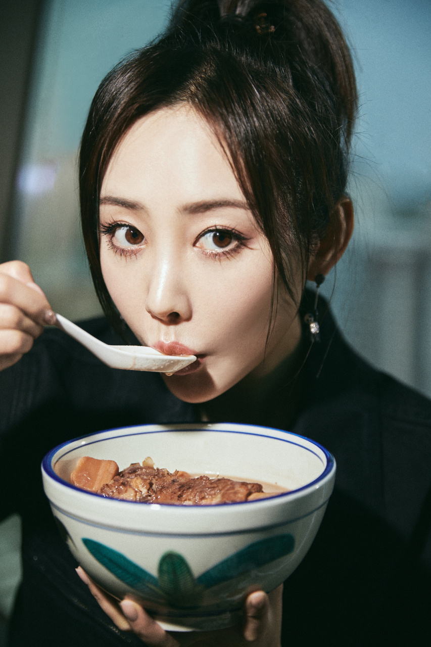 李纯短发俏皮可爱写真图集