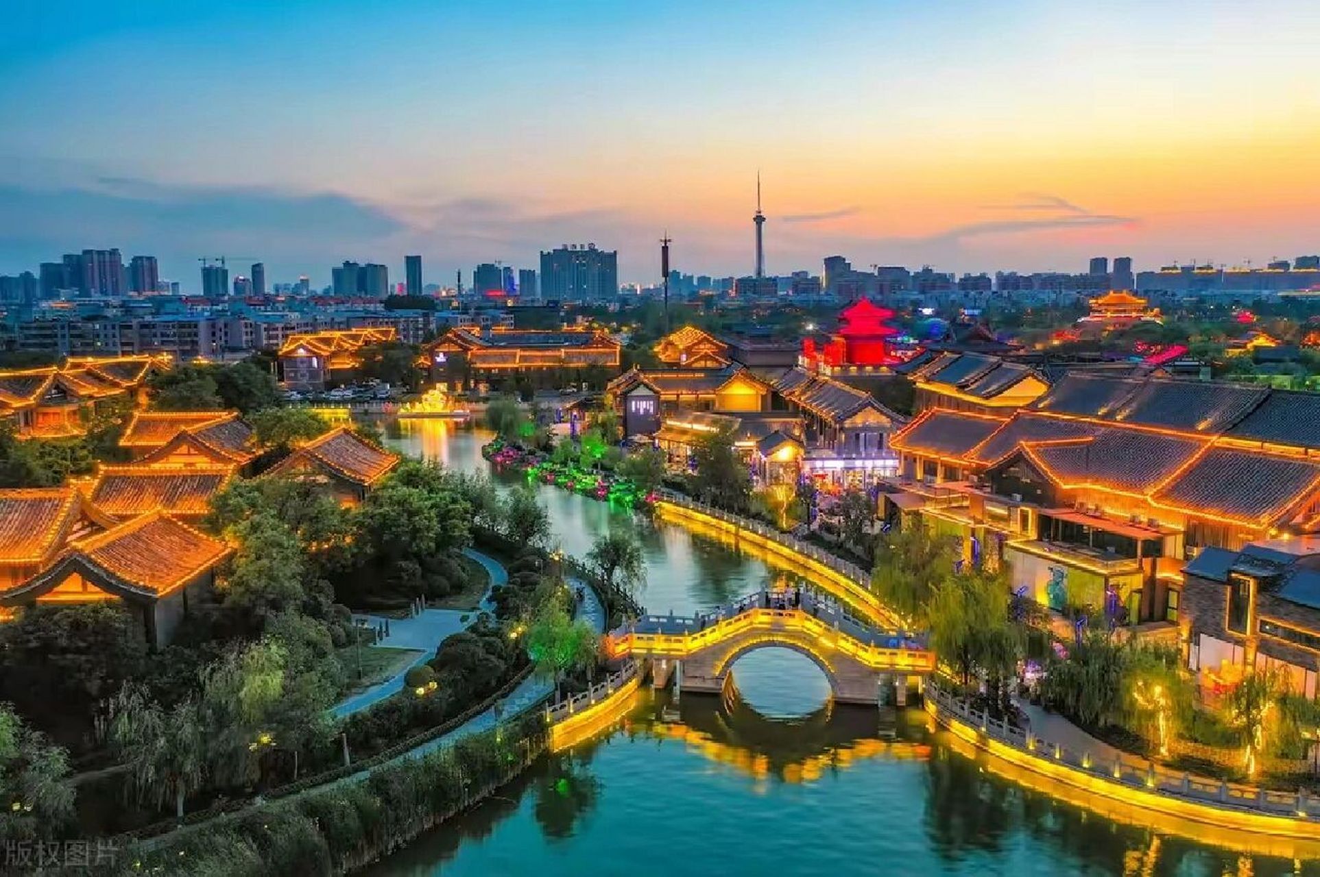 河南十大旅游景点 1,龙门石窟,洛阳市洛龙区.