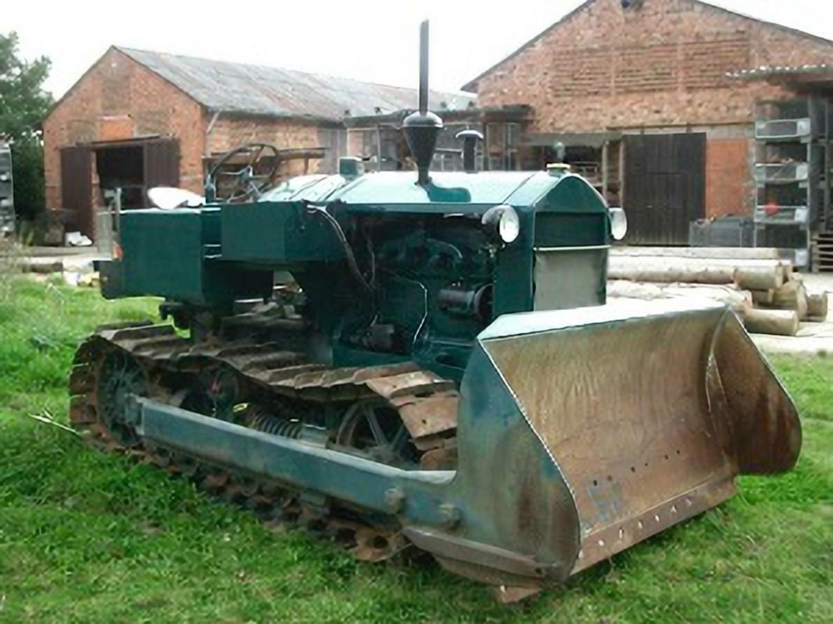 1942年的德国哈诺玛格50履带拖拉机,在德军中主要用来牵引sefh18型
