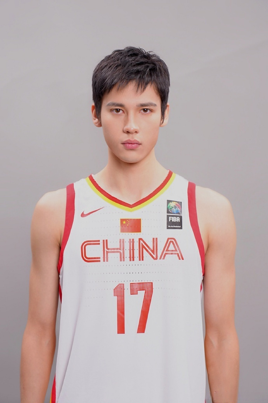 22岁cba帅哥退役当演员  今天前吉林,天津男篮混血球员吕安宇2002 发