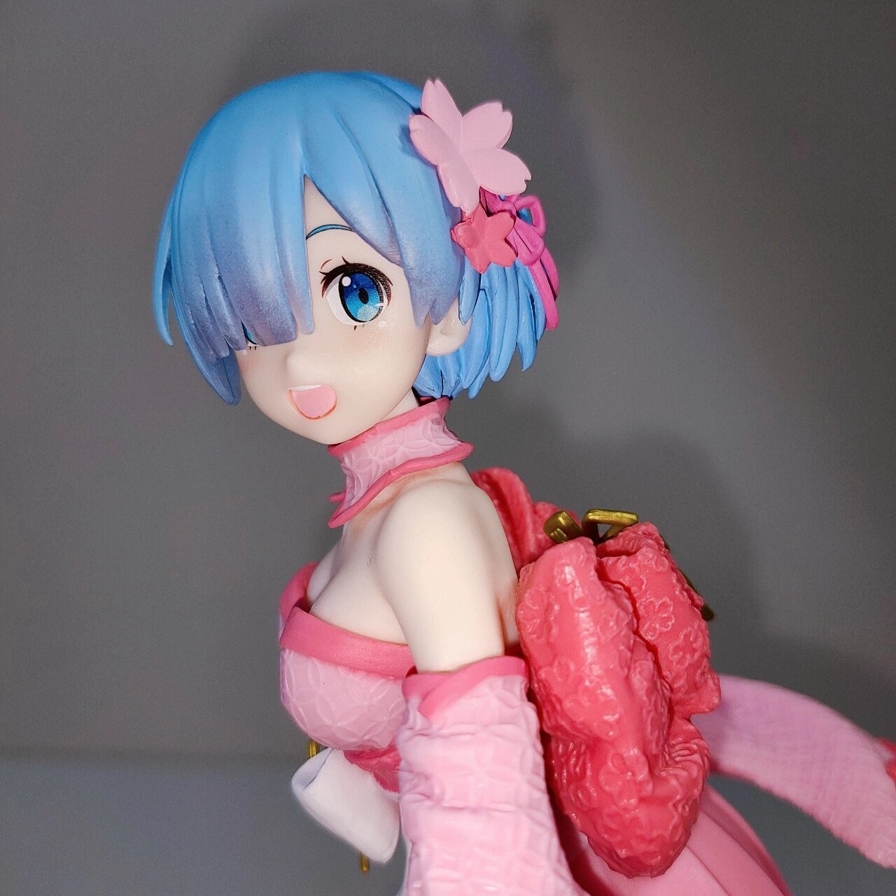 re:从零开始的异世界生活 蕾姆樱花手办 胳膊和腿是拼接的,腿有点活动