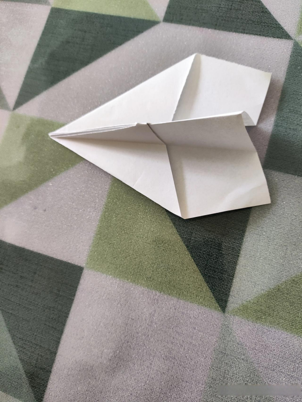 分享有趣家庭故事  打卡一夏  照着图纸 叠纸飞机 样式新颖好看 飞得