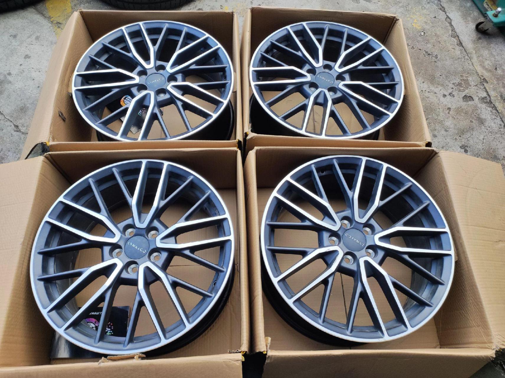 领克03 19寸原厂锻造轮毂, 一套拆下,成色新,品质好. 喜欢的来.