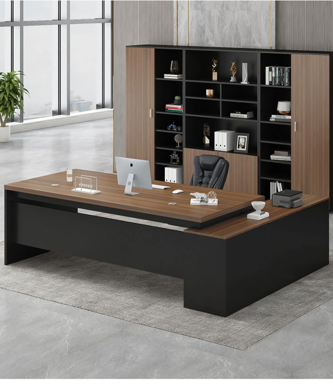 办公桌摆放的风水讲究 办公桌前方需有开阔 办公桌在摆放时,一定要在