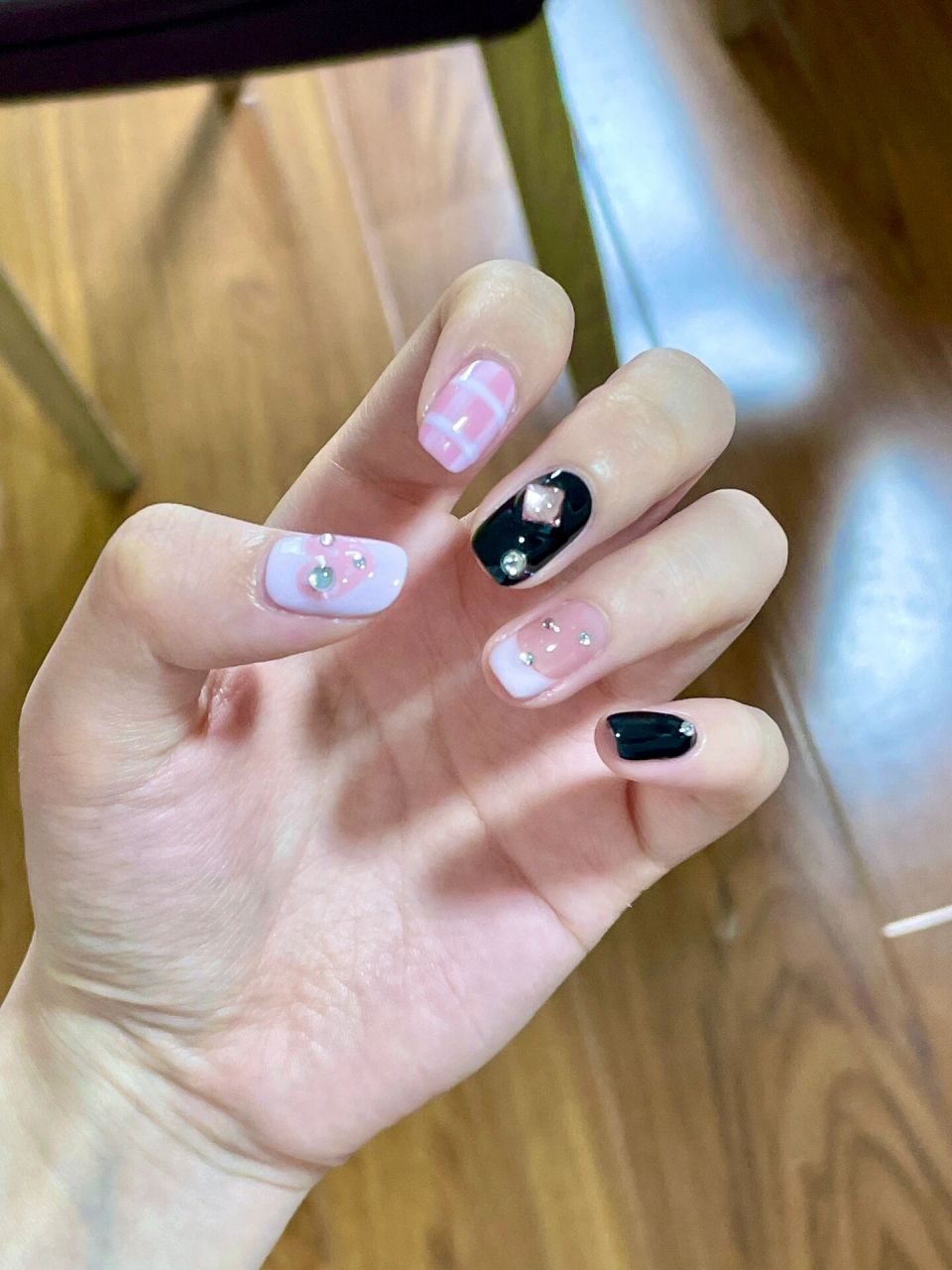 黑粉配色美甲真的很公主