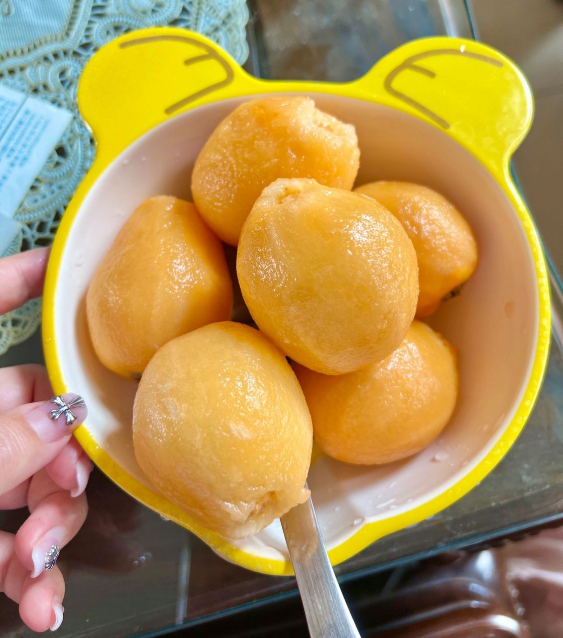 现学现用 剥枇杷皮妙招 超实用 超简单的 勺子02刮一刮 薄皮一撕就