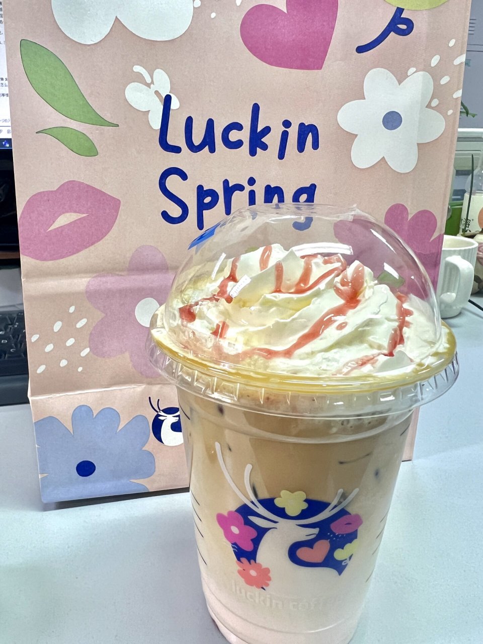 瑞幸新品珞珈樱花拿铁测评 16615【珞珈樱花拿铁】浓浓的拿铁味和