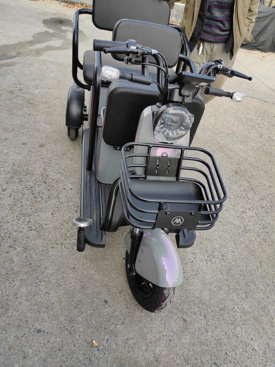 爱就马上行动!爱玛休闲电动三轮车走起!