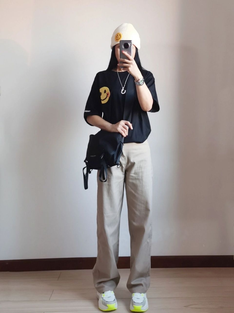 卡其色裤子搭配有方 下面分享如何搭配卡其色裤子.