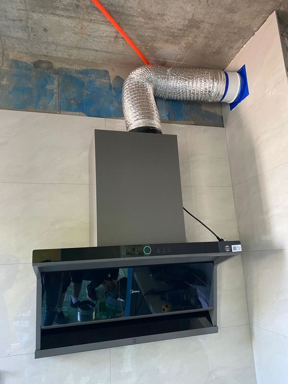 装修日记7-美的抽油烟机(x3s)安装 装修第47天,今天把抽油烟机安装好